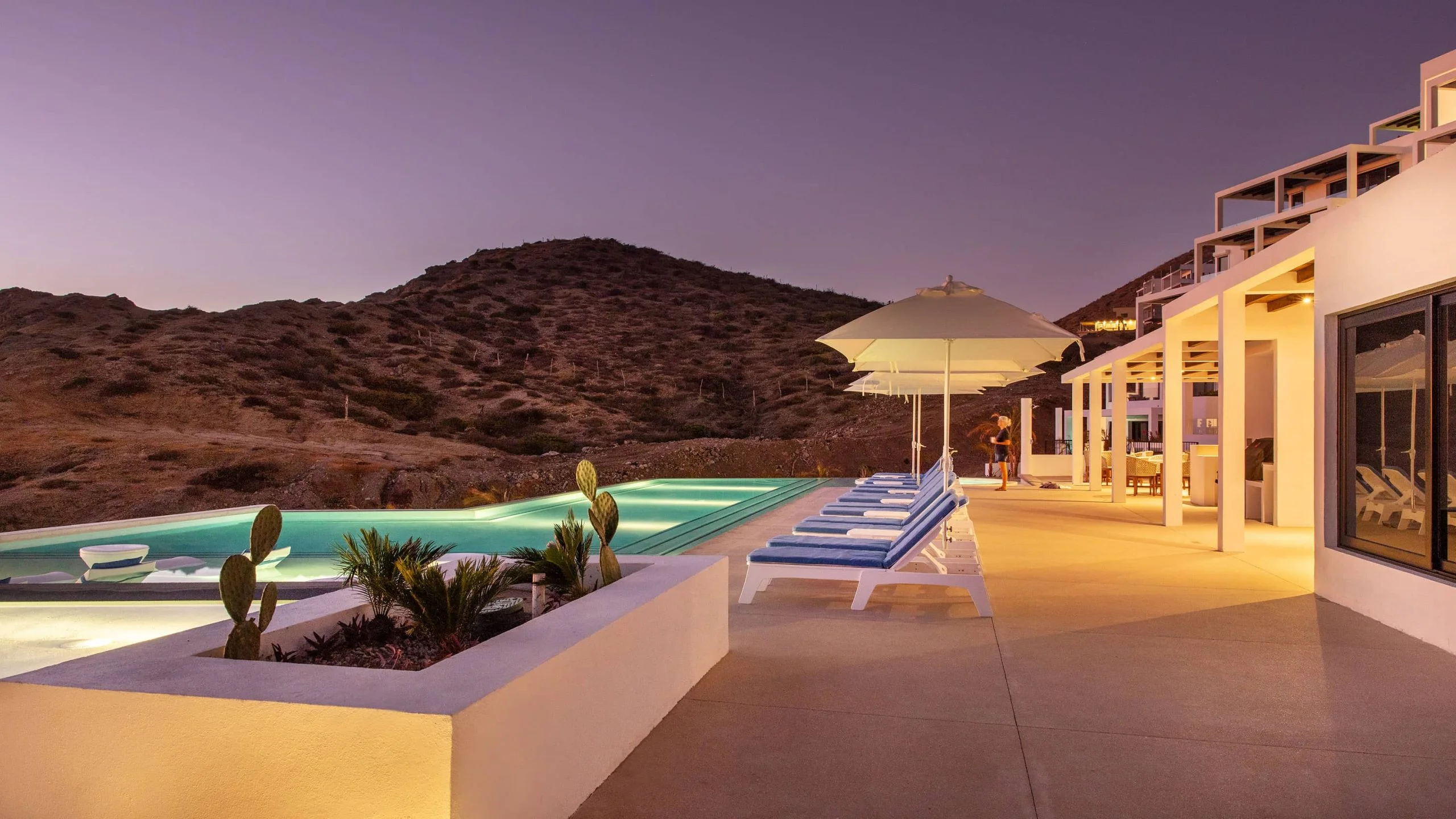 The Cove at Cerritos — resort pool and lounge